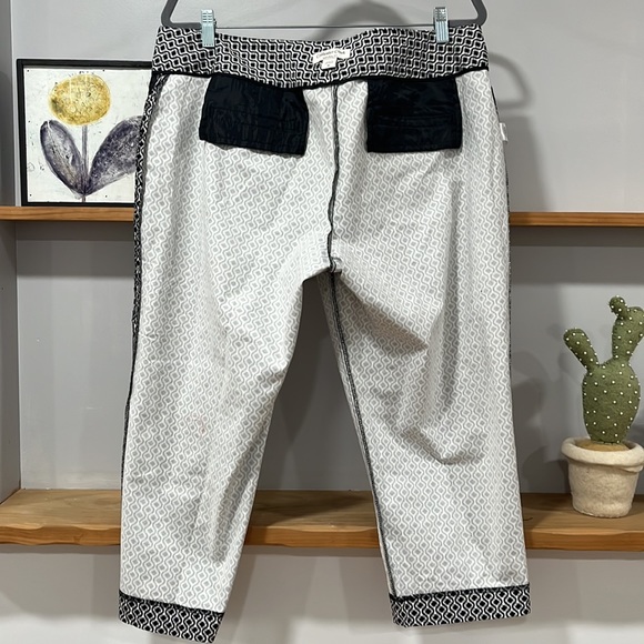 Coldwater Creek Capri Pants, Size 16 - Picture 9 of 10